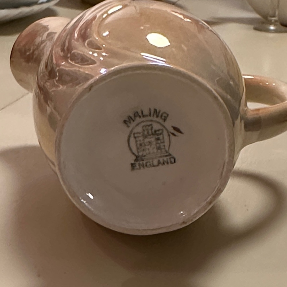 English, Maling Ceramic Cream Pitcher - Soft Pink Opal/Iridescent - Picture 2 of 4